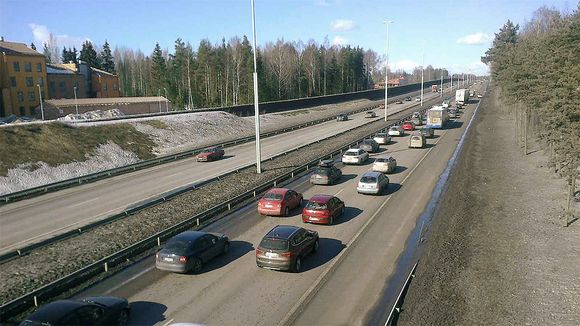 liikenne+moottoritie+lahdenv%C3%A4yl%C3%A4+ruuhka[1].jpg