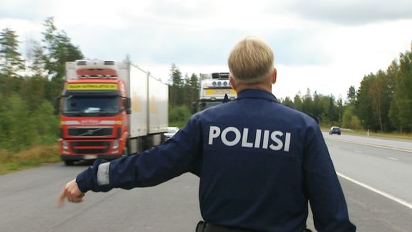 liikkuva+poliisi+ratsia[1].jpg