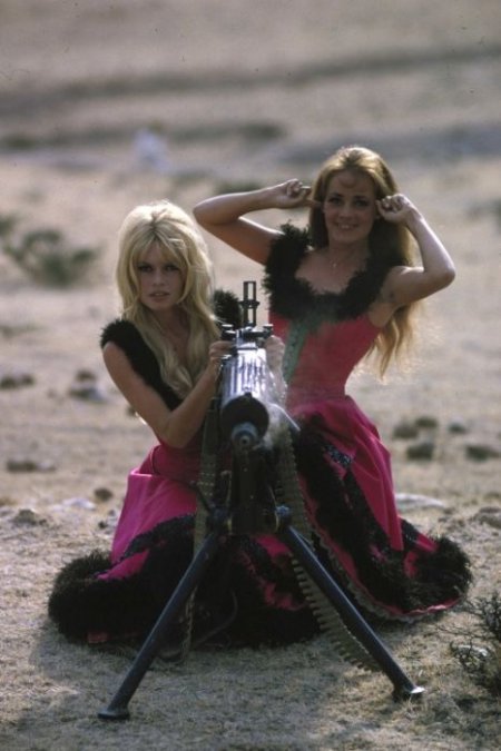 1374101567_lead_user_girls_guns_acme_28.jpg