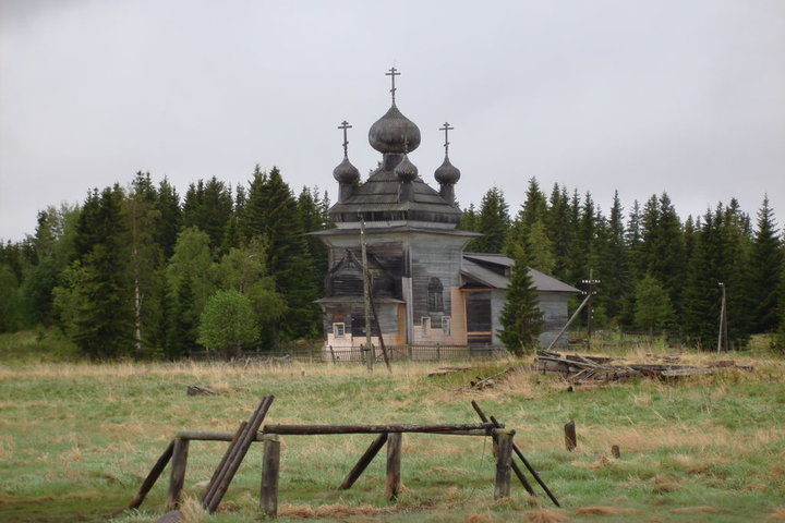 на такие стойки затягивают карбасы на зиму...