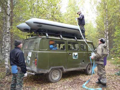лодку накачали в первый день... так и привезли домой :)