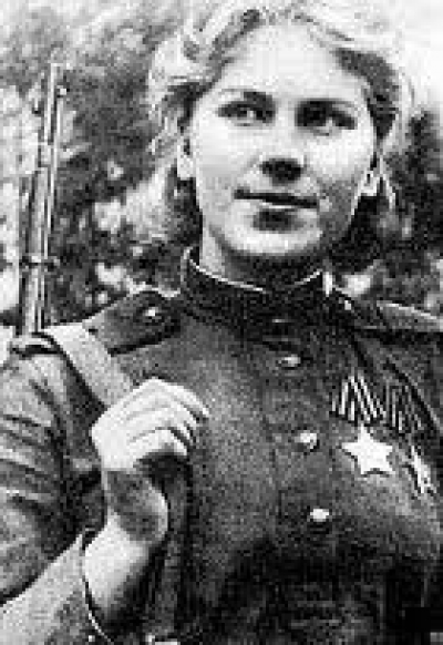 Lyudmila-Pavlichenko-02(1).jpg